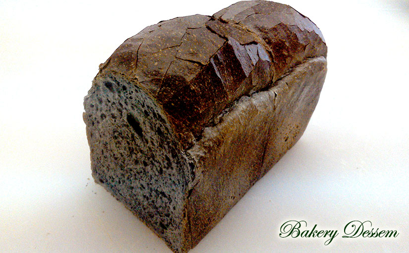 竹炭食パン